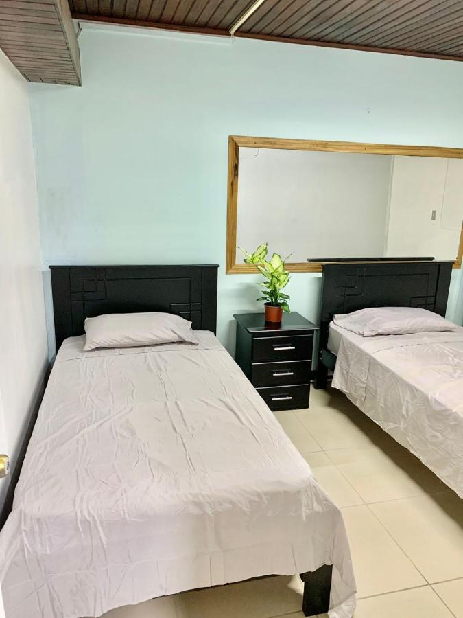 Global House Cr Hostel Backpackers Alajuela Habitacion Compartida 2 Camas Por Habitacion Bagian luar foto