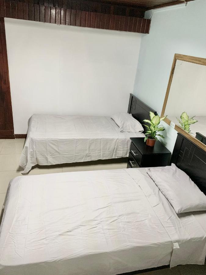 Global House Cr Hostel Backpackers Alajuela Habitacion Compartida 2 Camas Por Habitacion Bagian luar foto